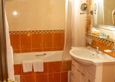 Номер «Люкс» в санатории «Жемчужина Кавказа» в г. Ессентуки - фотография