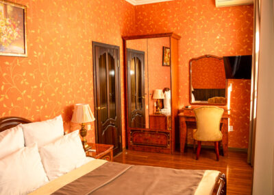 Номер «Люкс» в санатории «Жемчужина Кавказа» в г. Ессентуки - фотография